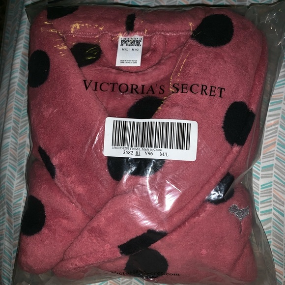 PINK Victoria's Secret Other - NWT Victoria’s Secret pink Robe size medium/large